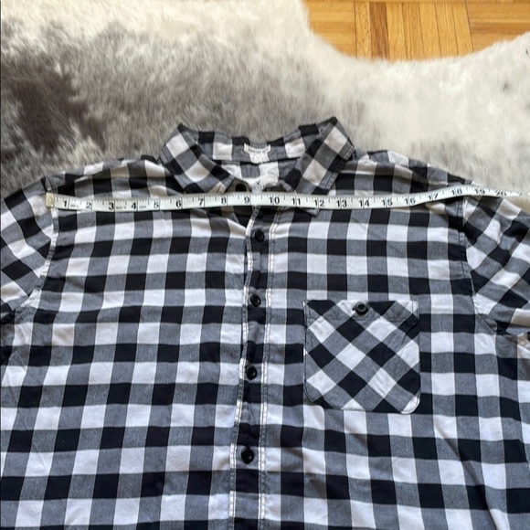 Men's Black and White Checkered Shirt - Picture 9 of 11